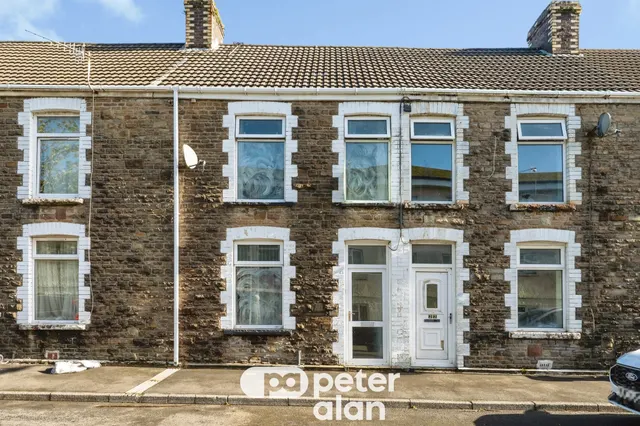 Farm Road, Neath, SA11, photo 1