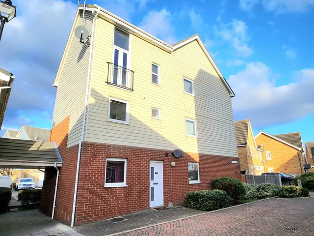 Bismuth Drive, Sittingbourne, ME10 5JT, photo 1