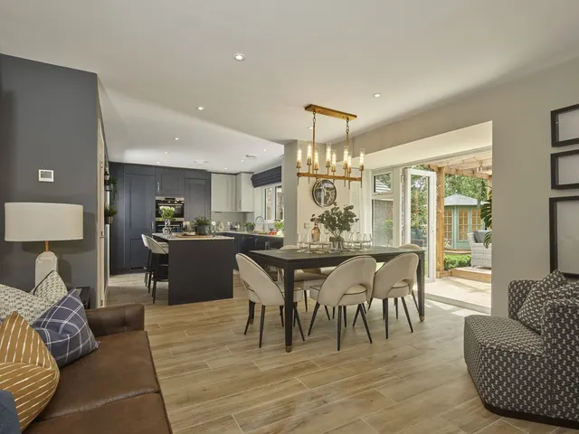 Photo 3 — King George's Vale, Coronation Avenue, Cuffley, Hertfordshire, EN6 4FH