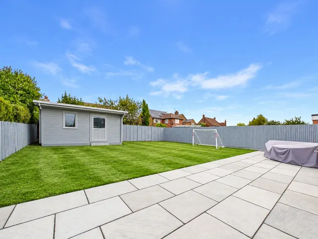 Carrington Avenue, Flackwell Heath, HP10, photo 3