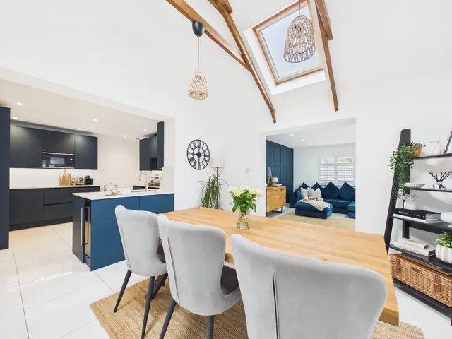 Carrington Avenue, Flackwell Heath, HP10, photo 1