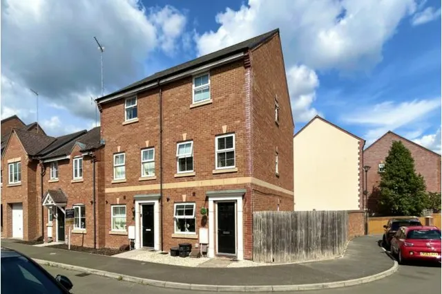 Dydale Road, Taw Hill, SN25, photo 1
