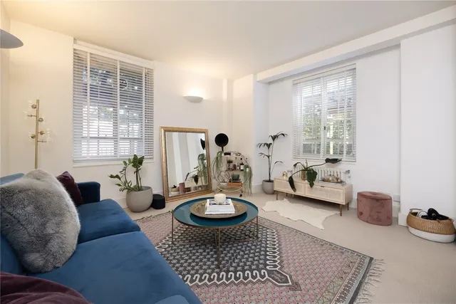 Photo 2 — Swan Court, Chelsea Manor Street, Chelsea, SW3