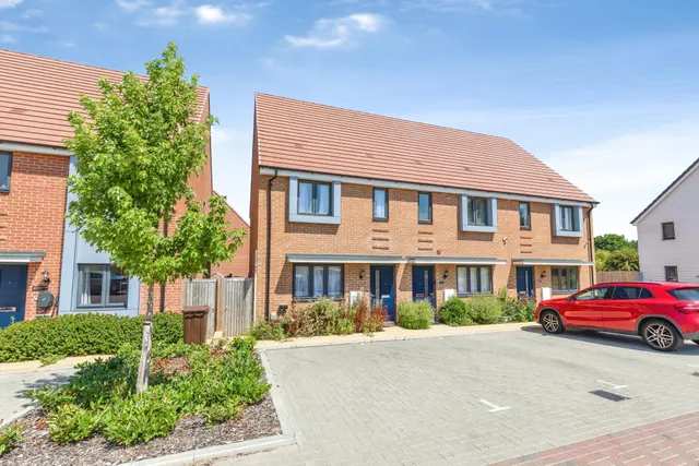 Cherry Orchard Drive, Rainham, ME8, photo 1