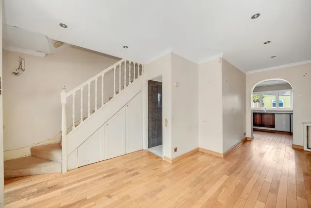 Photo 3 — 24 Chaplin Rd, Dagenham, RM9 6EL
