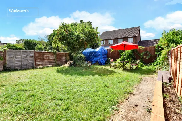 Photo 2 — Ardrossan Gardens, Worcester Park, Surrey, KT4