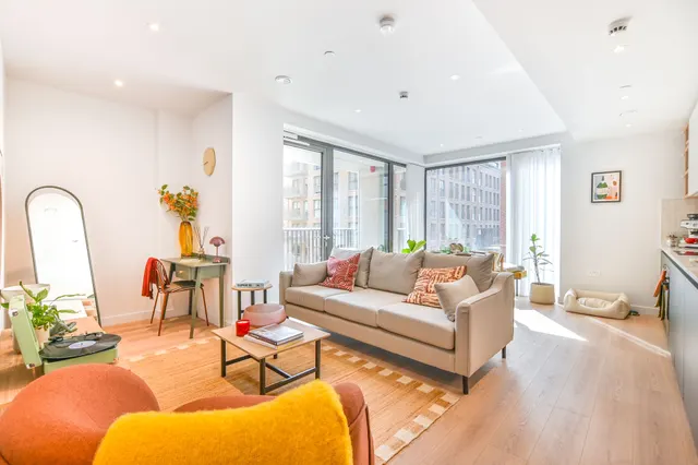 Photo 3 — Apartment A-805, The Maple, 10 Aviator Drive, London