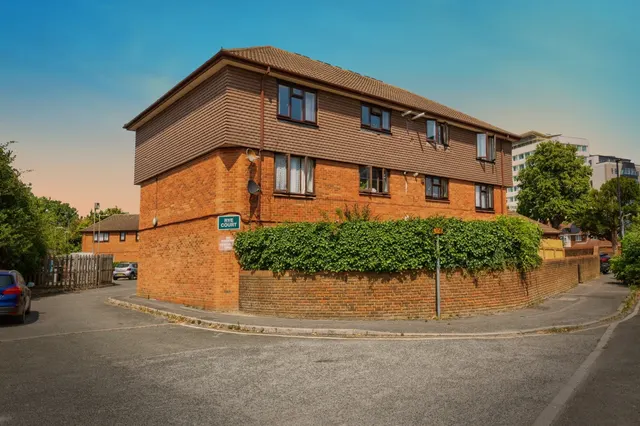 Rye Court, Slough, SL1, photo 1