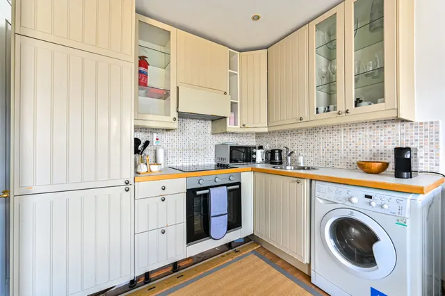 Photo 3 — Flat 6, 19 Redcliffe Gardens, London