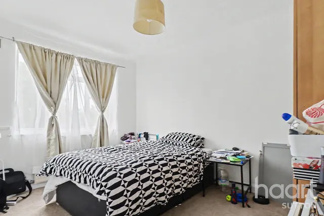 York Close, Morden, SM4, photo 2