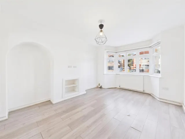 Lea Crescent, Ruislip, HA4, photo 2