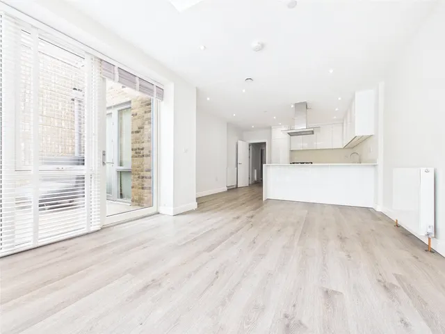 New Road, Rainham, RM13, photo 3