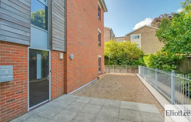 Photo 3 — Worple Road, Warwick House, SW19