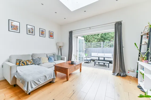 Photo 2 — Flat 2, 39 Chatsworth Road, Croydon