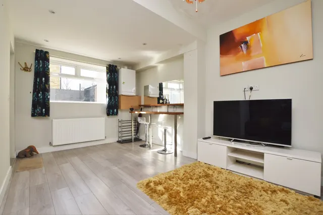 Photo 2 — Parkside Close, Greater London, SE20