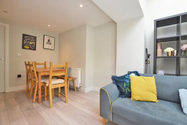 Photo 3 — Parkside Close, Greater London, SE20
