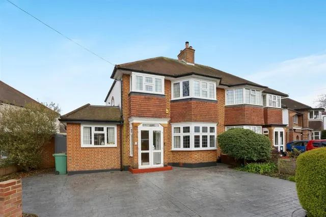 Love Lane, Cheam Village, Surrey, SM3 8PS, photo 1