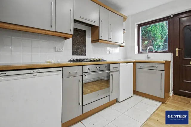 Meadowcroft Rise, Bradford, BD4, photo 2
