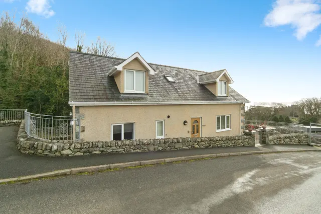 Ffordd Bro Mynach, Barmouth, LL42, photo 1