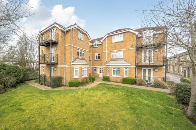 Northwood, HA6, photo 1