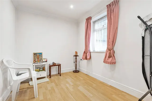 Northwood, HA6, photo 3