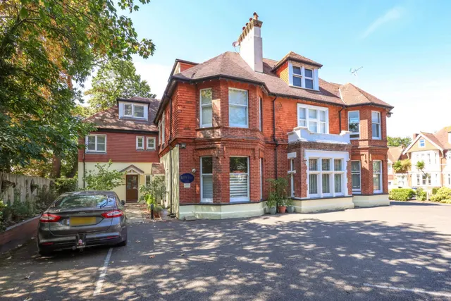Michelgrove Road, Bournemouth, photo 1