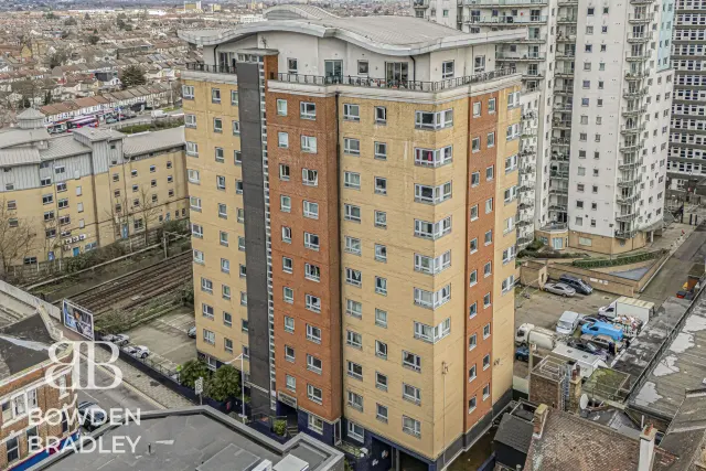 Photo 2 — Hainault Street, Ilford, IG1