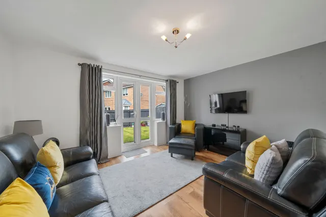 Photo 3 — Stuart Close, Platt Bridge, Wigan, Wigan, WN2 5BZ