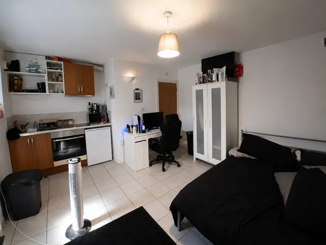 Roundhouse Road, CV6, photo 1