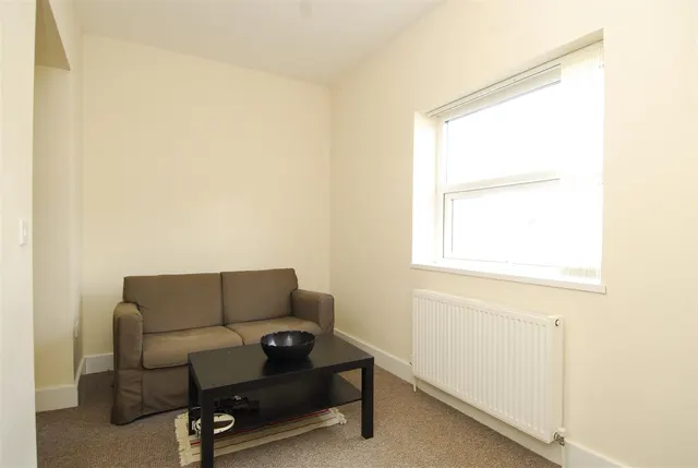 Seaton Avenue, Flat, photo 3