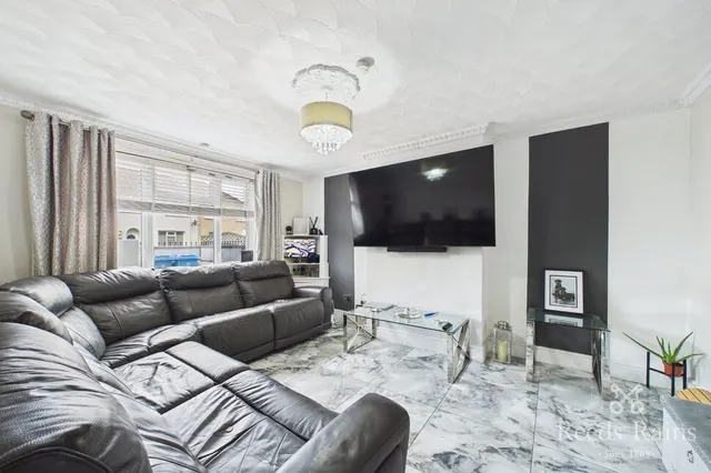 Photo 2 — Scarisbrick Drive, Liverpool, L11