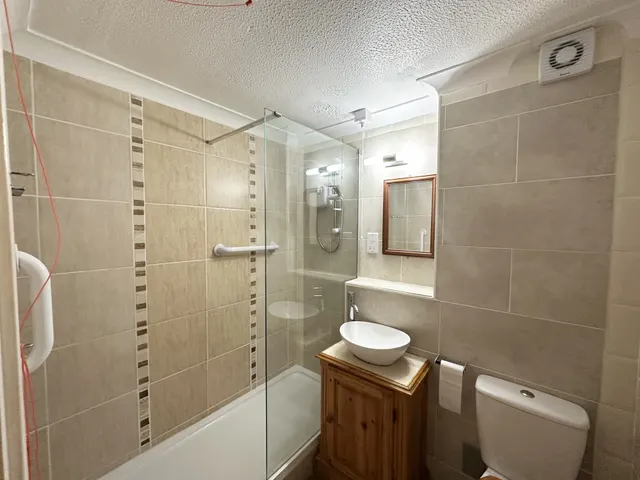 Retirement Property, Lincoln Gate, PE1, photo 3