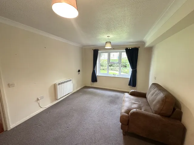 Retirement Property, Lincoln Gate, PE1, photo 2