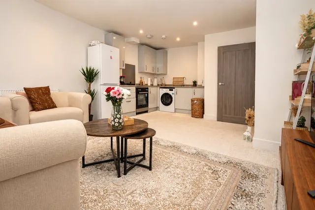 London Road, Thornton Heath, CR7, photo 1