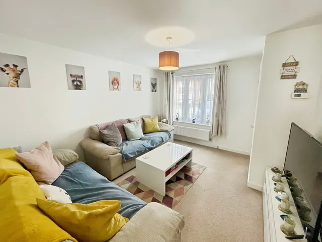 Photo 2 — Hopper Drive, Chineham, Basingstoke, Basingstoke, RG24 8JH