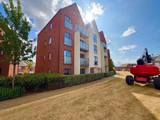 Flat 6, 3 Cicero Crescent, Milton Keynes, Fairfields, MK11 4BR, photo 1