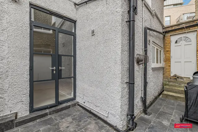 Photo 3 — Glenrosa Street, London, SW6