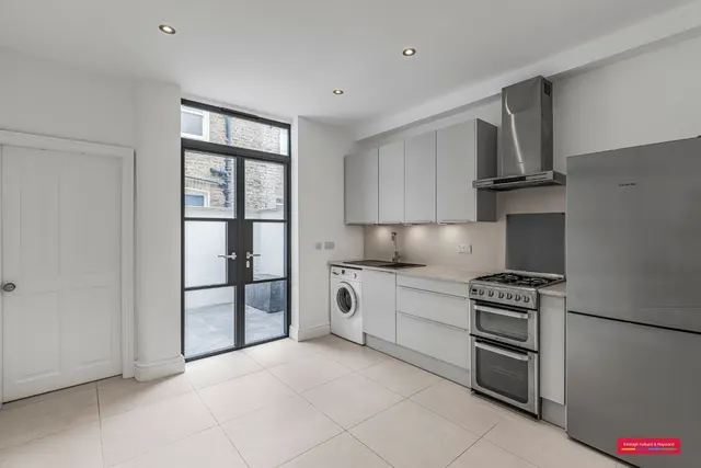 2 bedroom flat — Glenrosa Street, London, SW6