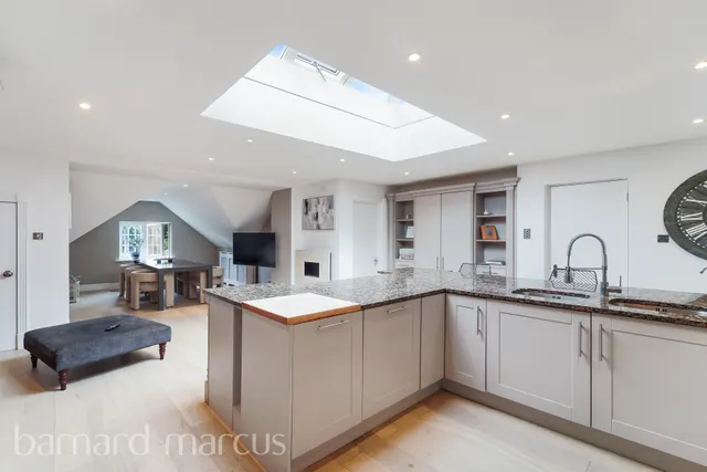 St. Monicas Road, Kingswood, KT20, photo 3