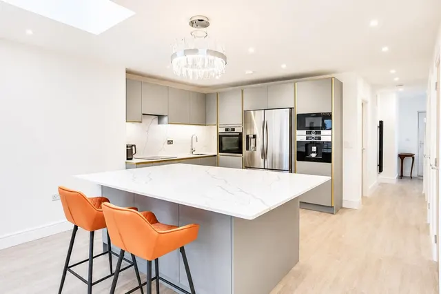End Terrace, Feltham, TW13, photo 3