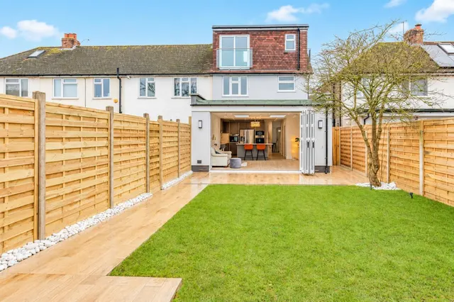 End Terrace, Feltham, TW13, photo 1