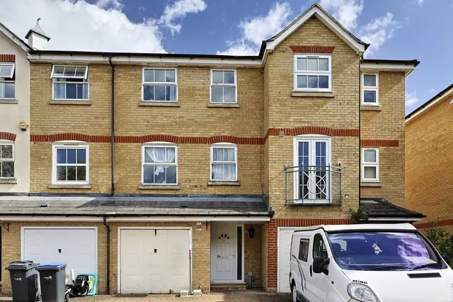 Harston Drive, Enfield, EN3, photo 2