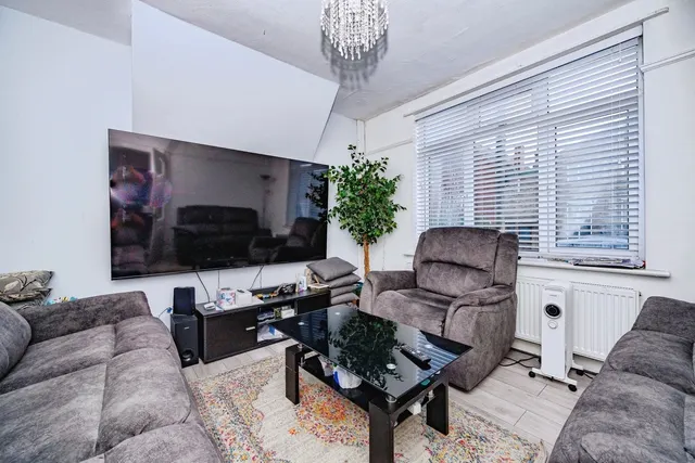 Photo 2 — Gardenia Avenue, Luton, Bedfordshire, LU3