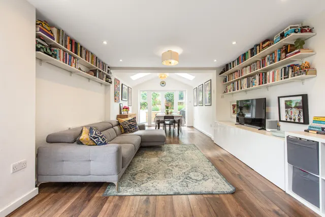 39 Heton Gardens, London, photo 1