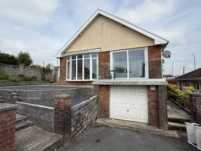 Cleviston Park, Llangennech, SA14, photo 1
