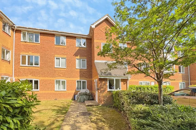 Ascot Court, Aldershot, Hampshire, GU11 1HR, photo 1