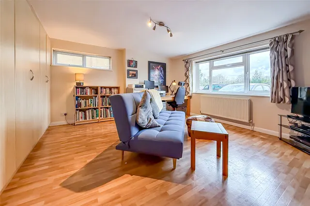 Photo 3 — Aplins Close, Harpenden, Hertfordshire, AL5 2PZ