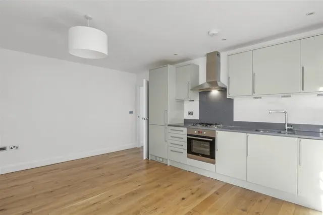 Priory Road, High Wycombe, HP13, photo 3