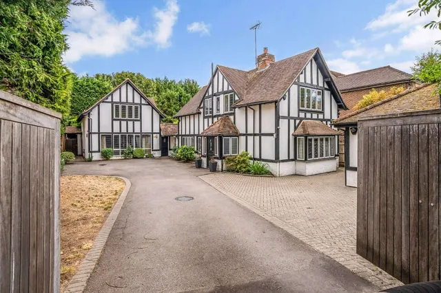 Blackpond Lane, Farnham Royal, Slough, Buckinghamshire, SL2 3ED, photo 1