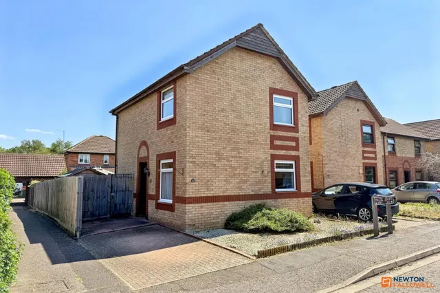 Hazel Croft, Werrington, PE4, photo 1